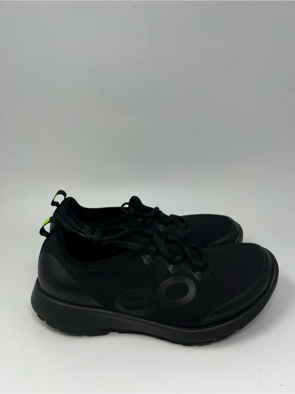 OOFOS Sneakers
Size 8.5